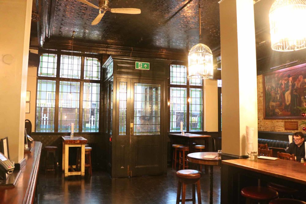 The Castle Farringdon pub