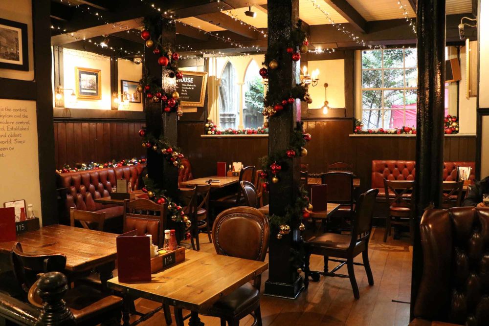 Ye Olde Watlin inside