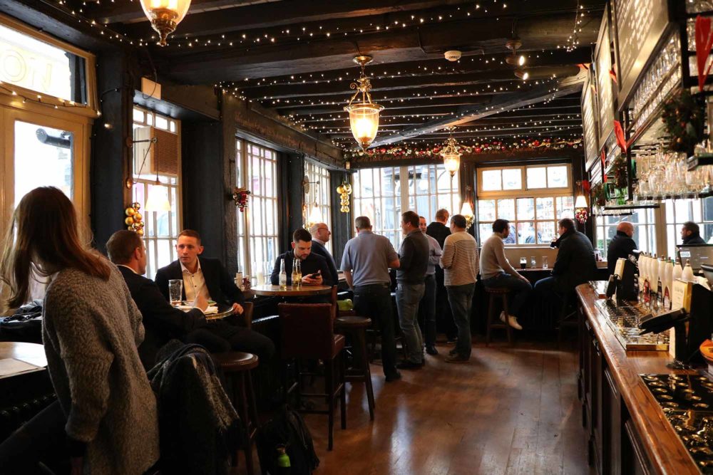 Ye Olde Watlin inside